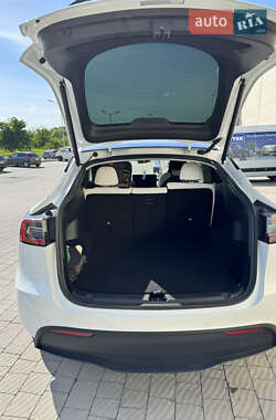 Внедорожник / Кроссовер Tesla Model Y 2021 в 