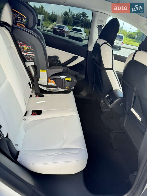 Позашляховик / Кросовер Tesla Model Y 2021 в Львові