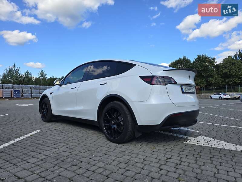 Tesla Model Y 2021