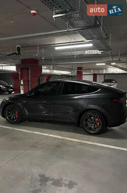 Позашляховик / Кросовер Tesla Model Y 2024 в 