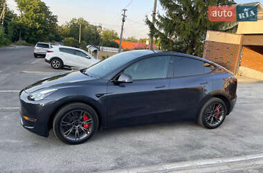 Позашляховик / Кросовер Tesla Model Y 2024 в 