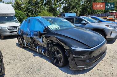 Внедорожник / Кроссовер Tesla Model Y 2025 в 