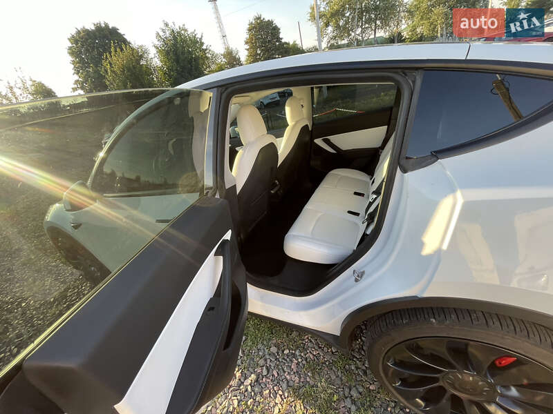 Позашляховик / Кросовер Tesla Model Y 2021 в Луцьку