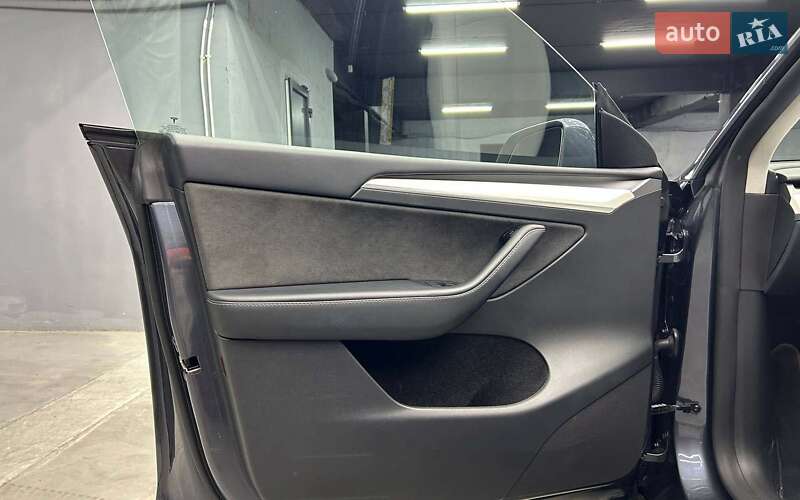 Внедорожник / Кроссовер Tesla Model Y 2023 в Черновцах