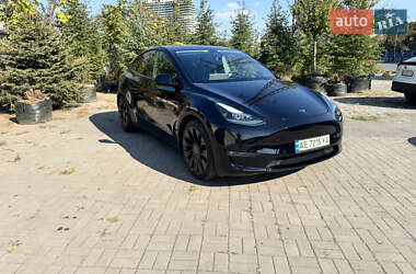 Позашляховик / Кросовер Tesla Model Y 2024 в 