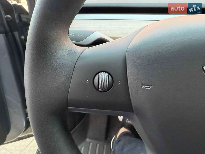 Внедорожник / Кроссовер Tesla Model Y 2023 в Львове