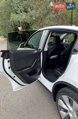 Внедорожник / Кроссовер Tesla Model Y 2021 в 