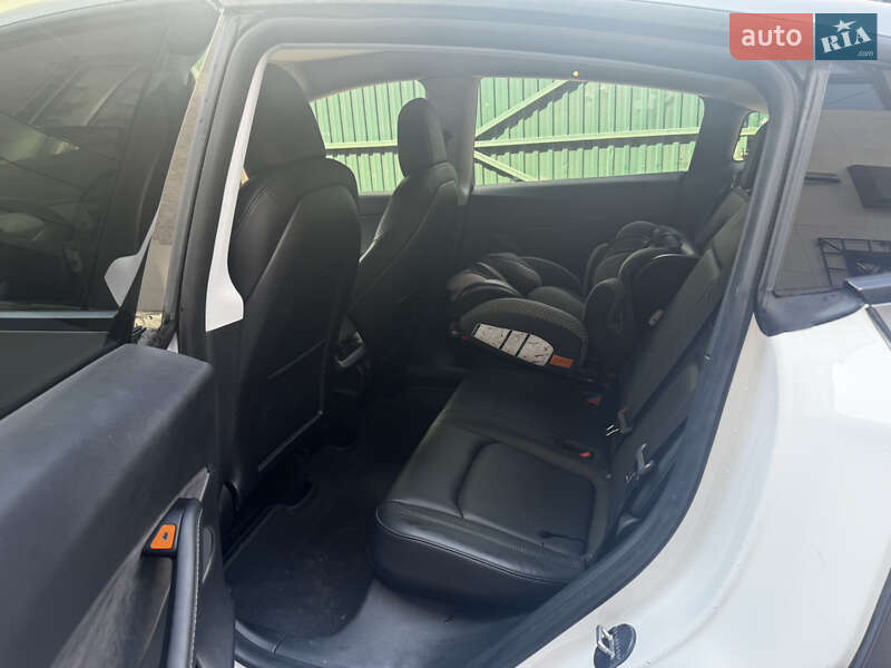 Позашляховик / Кросовер Tesla Model Y 2021 в Рівному