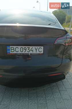 Позашляховик / Кросовер Tesla Model Y 2024 в 