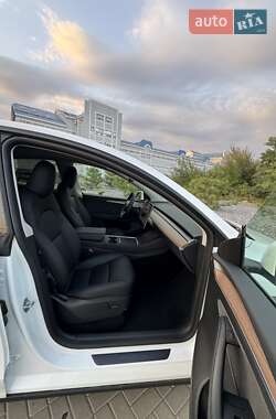 Внедорожник / Кроссовер Tesla Model Y 2024 в 