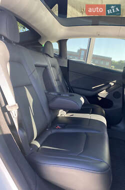 Позашляховик / Кросовер Tesla Model Y 2023 в 