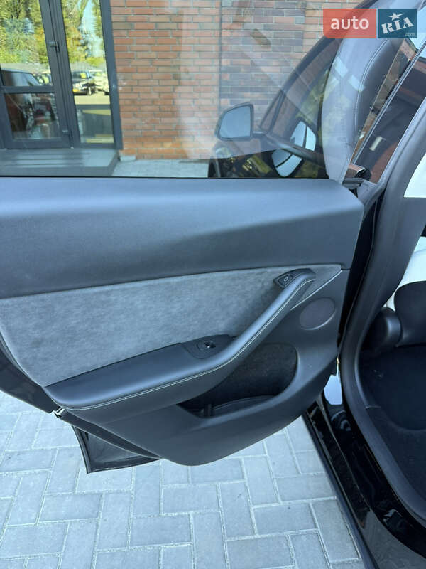 Внедорожник / Кроссовер Tesla Model Y 2023 в Кременчуге