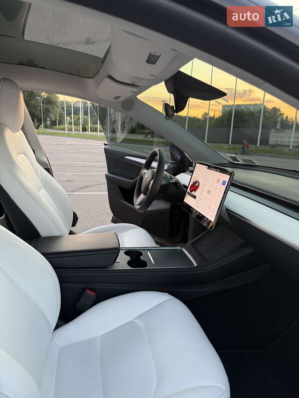 Внедорожник / Кроссовер Tesla Model Y 2022 в Киеве