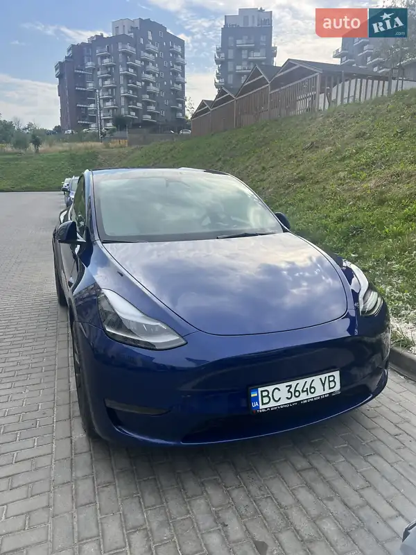 Tesla Model Y 2023