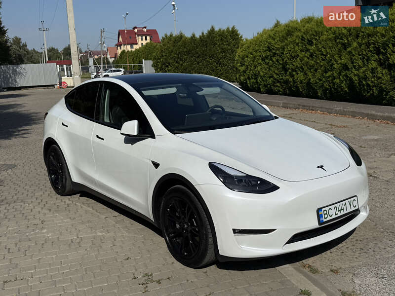 Внедорожник / Кроссовер Tesla Model Y 2024 в 