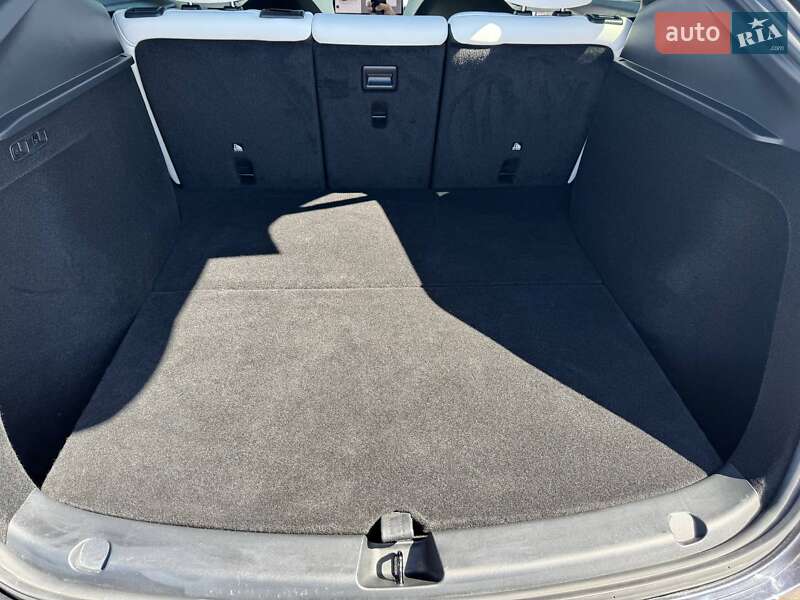 Внедорожник / Кроссовер Tesla Model Y 2024 в Киеве