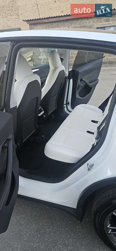 Внедорожник / Кроссовер Tesla Model Y 2024 в Киеве фото 10 Внедорожник / Кроссовер Tesla Model Y 2024 в Киеве