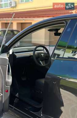 Внедорожник / Кроссовер Tesla Model Y 2024 в 