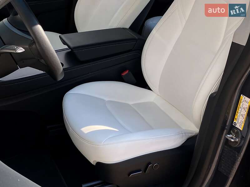 Позашляховик / Кросовер Tesla Model Y 2023 в Києві