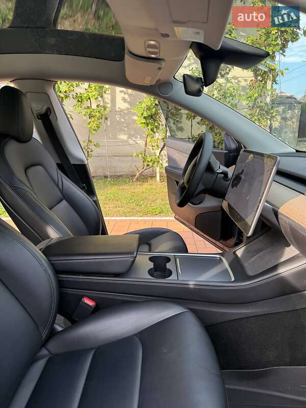 Внедорожник / Кроссовер Tesla Model Y 2021 в Стрые