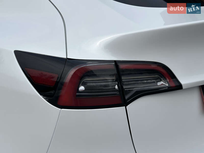 Позашляховик / Кросовер Tesla Model Y 2023 в Шептицькому