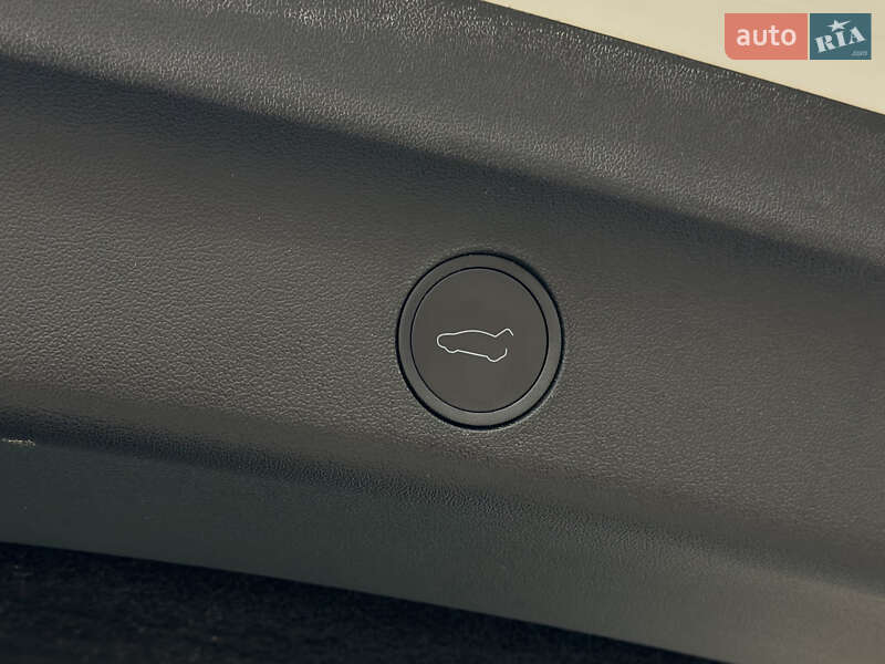 Позашляховик / Кросовер Tesla Model Y 2023 в Шептицькому