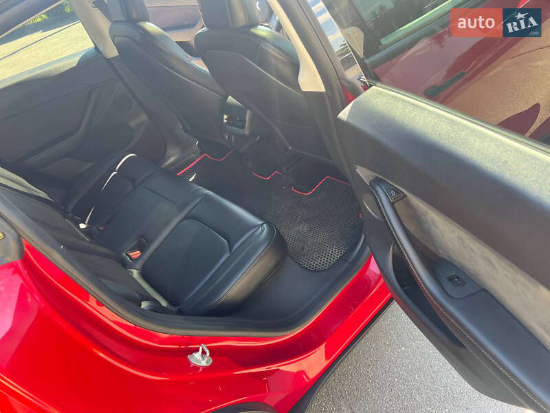 Внедорожник / Кроссовер Tesla Model Y 2021 в Тернополе