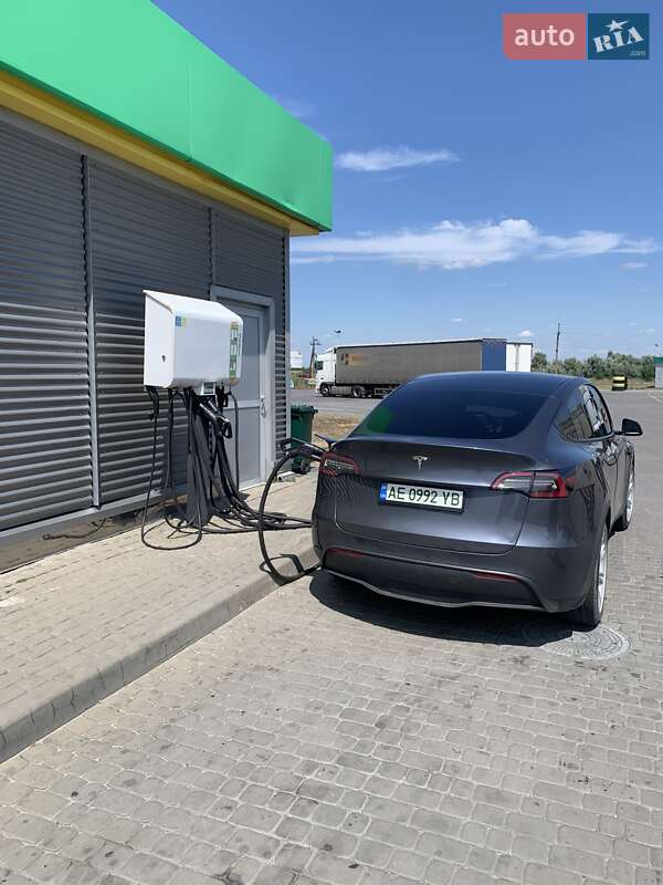 Позашляховик / Кросовер Tesla Model Y 2021 в Новомосковську