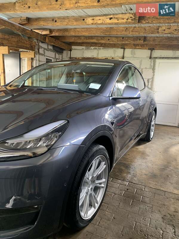 Tesla Model Y 2021