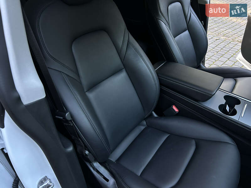 Внедорожник / Кроссовер Tesla Model Y 2022 в Львове