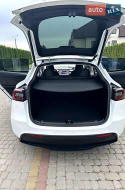 Позашляховик / Кросовер Tesla Model Y 2024 в 