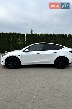 Позашляховик / Кросовер Tesla Model Y 2024 в 