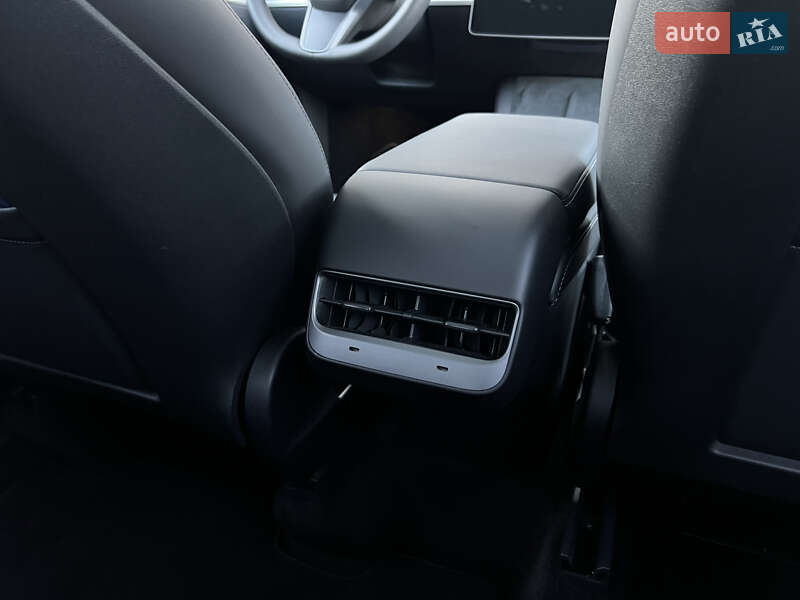 Позашляховик / Кросовер Tesla Model Y 2024 в Києві