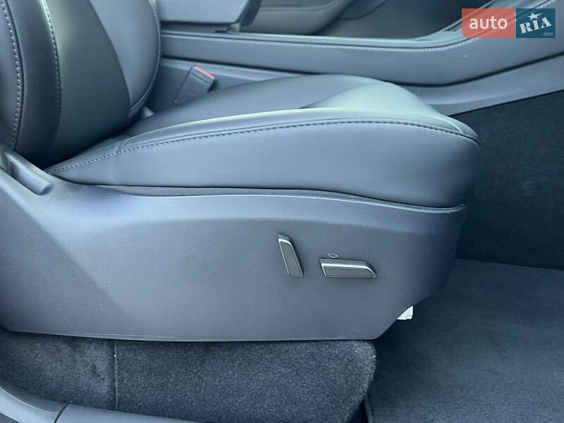 Позашляховик / Кросовер Tesla Model Y 2024 в Києві