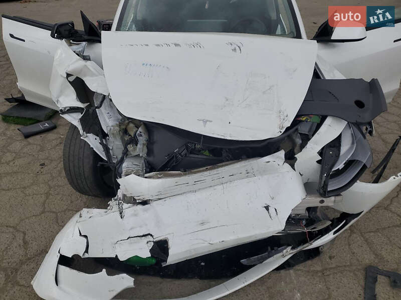 Внедорожник / Кроссовер Tesla Model Y 2023 в Днепре