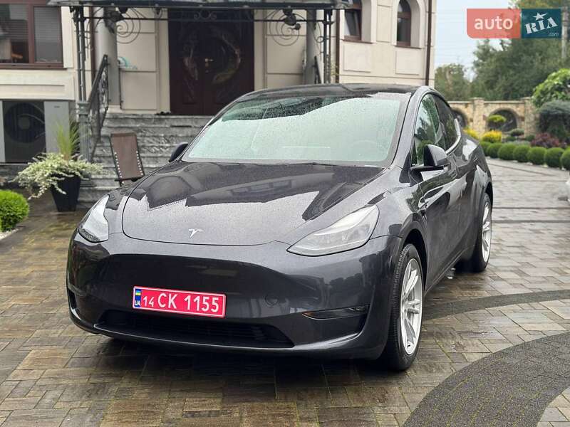 Позашляховик / Кросовер Tesla Model Y 2024 в 