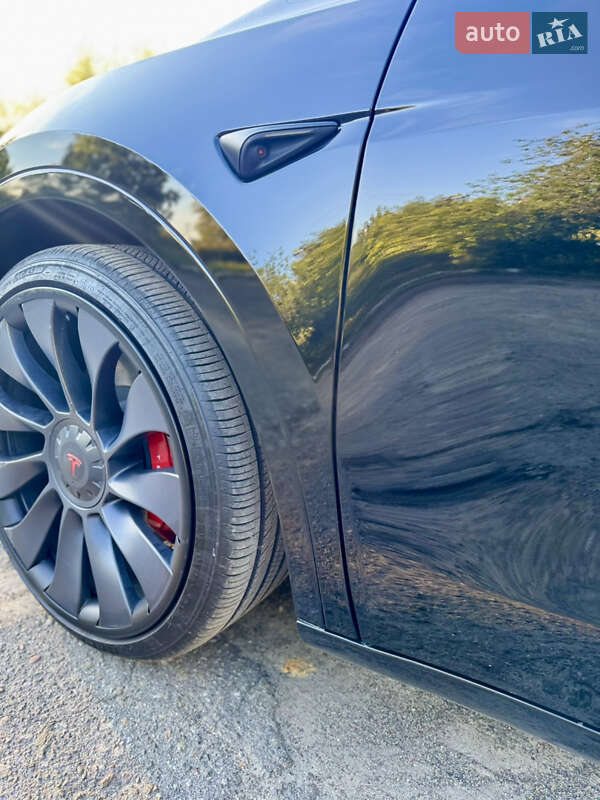 Позашляховик / Кросовер Tesla Model Y 2024 в Києві