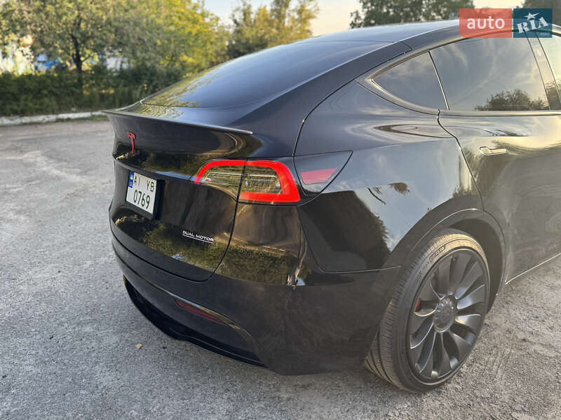 Позашляховик / Кросовер Tesla Model Y 2024 в Києві