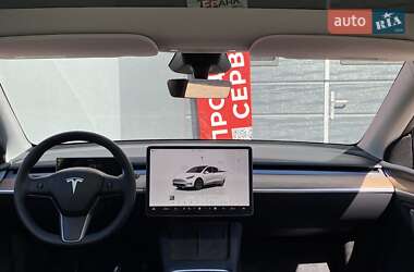 Позашляховик / Кросовер Tesla Model Y 2024 в 