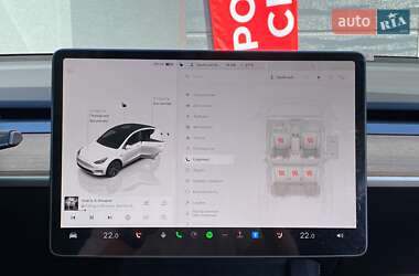 Позашляховик / Кросовер Tesla Model Y 2024 в 