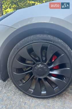 Позашляховик / Кросовер Tesla Model Y 2023 в 