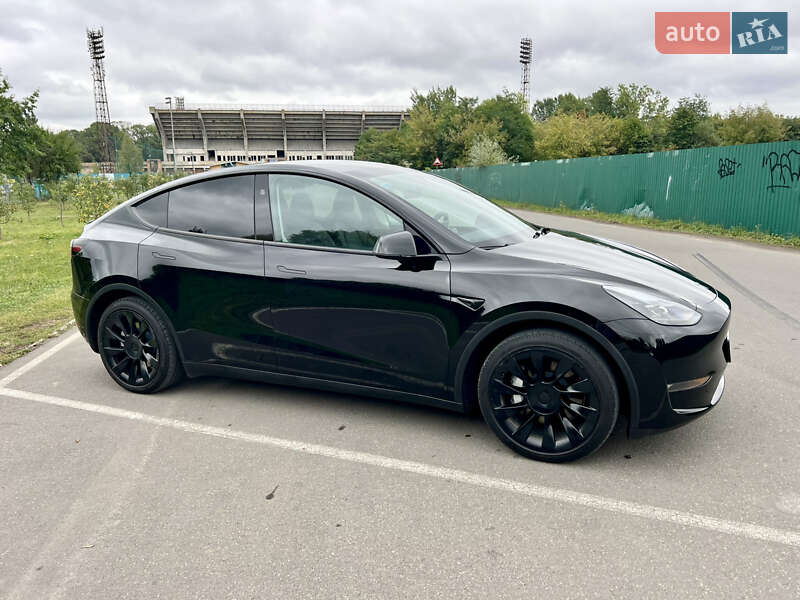 Позашляховик / Кросовер Tesla Model Y 2023 в Івано-Франківську