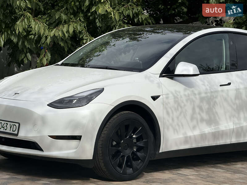 Позашляховик / Кросовер Tesla Model Y 2023 в 
