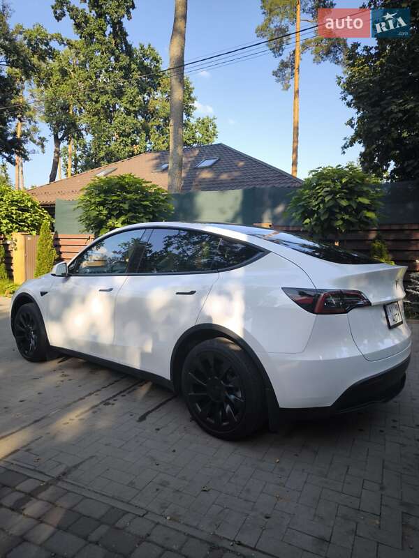 Внедорожник / Кроссовер Tesla Model Y 2023 в Буче