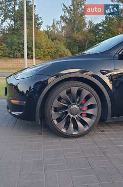 Внедорожник / Кроссовер Tesla Model Y 2021 в Киеве