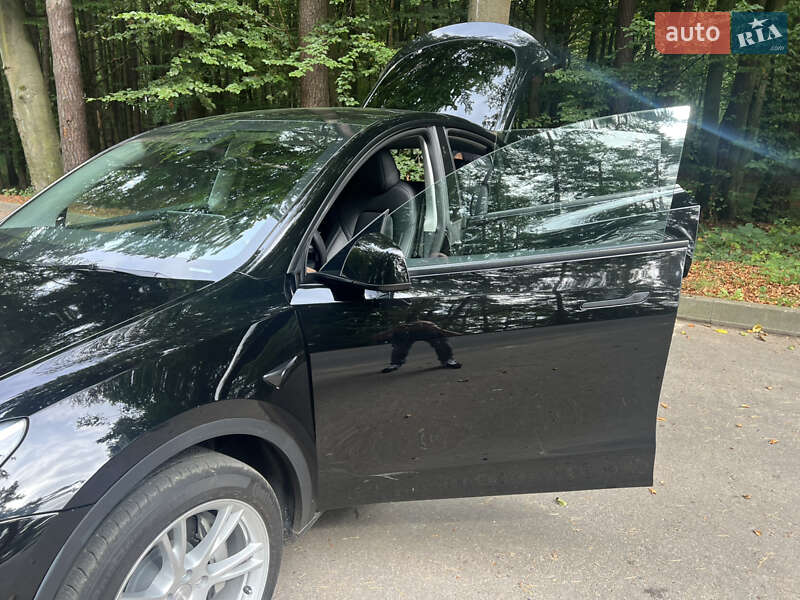 Внедорожник / Кроссовер Tesla Model Y 2023 в Львове