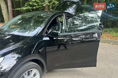 Позашляховик / Кросовер Tesla Model Y 2023 в 