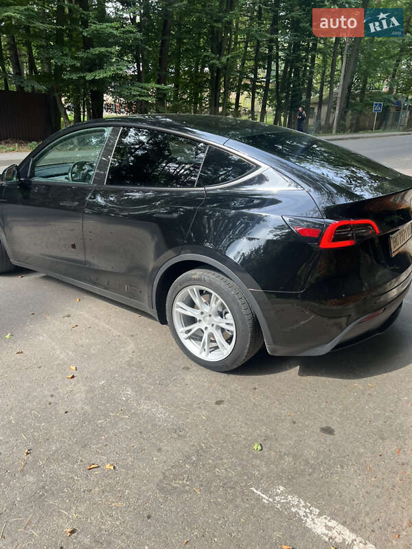 Внедорожник / Кроссовер Tesla Model Y 2023 в Львове