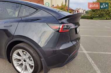 Позашляховик / Кросовер Tesla Model Y 2024 в 