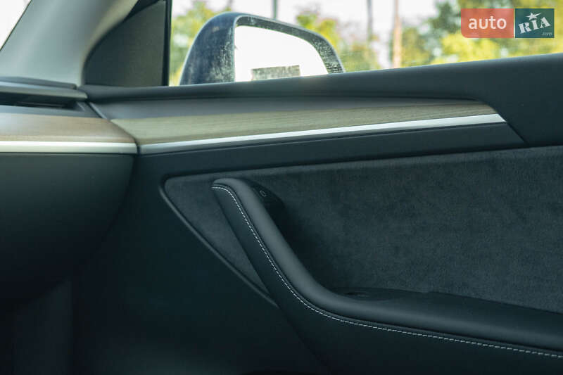 Внедорожник / Кроссовер Tesla Model Y 2023 в Черновцах